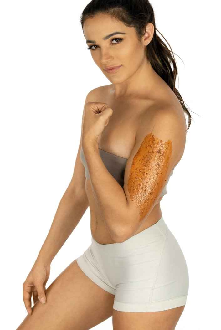 Brightening Exfoliating Mask for Radiant Skin and Enhanced Glow